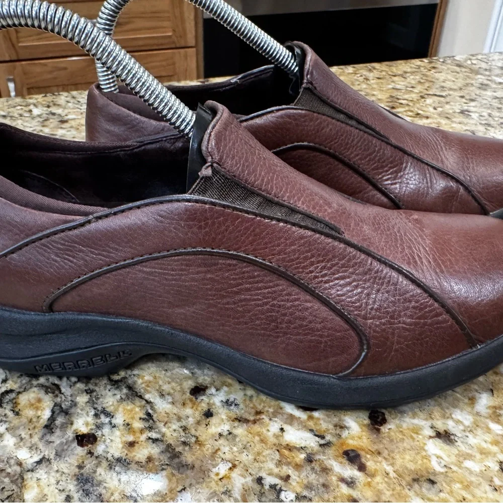 Merrell Womens Dark Brown Leather Slip On Clogs Comfort Walking Shoes Size 7.5